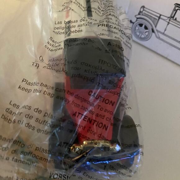 1/34 Ertl 1931 Hawkeye Tanker new in factory sealed bag. (A1) - Picture 4 of 10